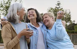Idosos que mant�m amizades e participam de atividades t�m menos depress�o