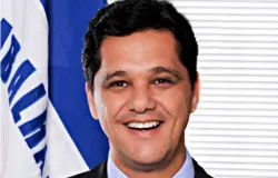 Ricardo Ferra�o quer reelei��o e lidera corrida pelo governo do Esp�rito Santo