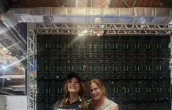 Renata Ceribelli comemora vov� em foto com filha gr�vida de g�meos