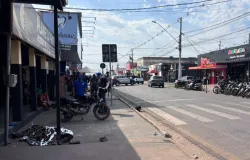Jovem de 18 anos morre ap�s colis�o entre moto e carro no bairro Pedra 90, em Cuiab�