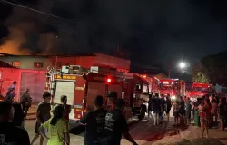 Fogo destr�i marcenaria em Campo Grande e deixa preju�zo total