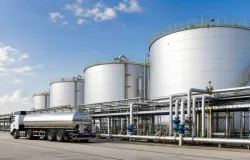 Petrobras ganha R$ 448 milh�es do governo para vender gasolina mais barata