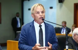 Pol�tico famoso por varrer ruas disputa a maior indica��o popular para o Senado no Esp�rito Santo