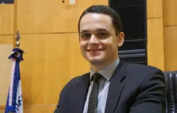Ex-prefeito de Vit�ria desiste do cargo para disputar o governo do Esp�rito Santo