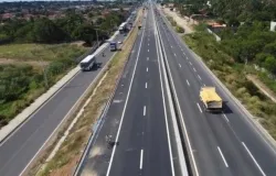 BR-116 na Bahia: ministro entrega 10 km de nova pista para travar tr�nsito e evitar acidentes
