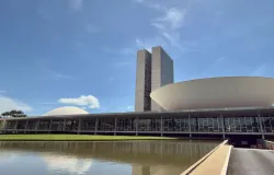 STF vive crise profunda: tribunais paralisados e ministros trocam ataques