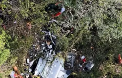 Bombeiros encontram destro�os do helic�ptero que matou cantor Rick em Santa Catarina