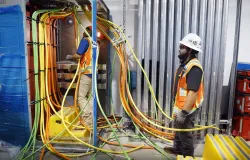 Fibras �pticas substituir�o cobre em data centers e salvar�o energia
