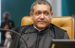 Bolsonaro desiste de tentar ficar fora da pris�o ap�s poucas horas de recurso