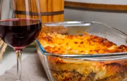 Escondidinho de carne fica mais gostoso com vinho: veja receita e harmoniza��o