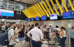 Homem � banido do avi�o por 6 meses ap�s expor o p�nis em voo