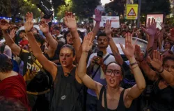 Idosa de 87 anos � despejada na Espanha e leva 10 mil pessoas �s ruas