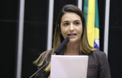 Deputada Roberta Roma tem problemas no cora��o e faz exame em Salvador