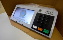Candidatos intensificam campanha a uma semana das elei��es