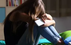 Como identificar sinais de alerta de suic�dio em crian�as e adolescentes