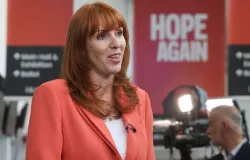 Ministra brit�nica diz que levar� maquiagem e vinho para abrigos de guerra em vez de suprimentos b�sicos