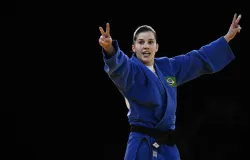 Brasil faz hist�ria: Alana Maldonado vira tetracampe� do mundo e equipe leva tr�s ouros em Tbilisi