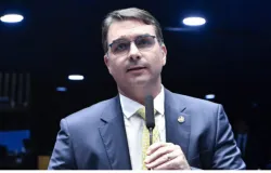 Fl�vio Bolsonaro fala sobre Nossa Senhora em podcast cat�lico para evitar rejei��o na reta final
