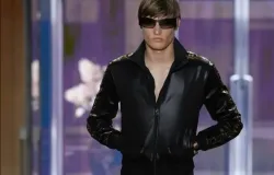 Filho de Fernanda Lima e Rodrigo Hilbert estreia em desfile da Gucci