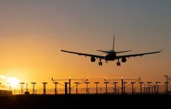 Avi�o faz pouso de emerg�ncia na Ar�bia Saudita ap�s alerta de sequestro e luta entre pilotos