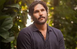 Ator de novela conta que f� doente o segurou pelo bra�o e o assediou: 'Foi assustador'