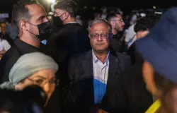 Piloto esfaqueou comandante e quase derrubou avi�o com 180 israelenses, diz Israel