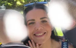 M�e de dois sofre paralisia cerebral fatal ap�s queda de carrinho puxado por cavalo em Dublin