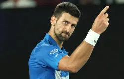 Djokovic vence na China, mas admite dor no ombro