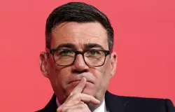 Primeiro-ministro � criticado por apoiar Manchester City ap�s fraude