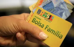Bolsa Fam�lia vira alvo de promessas eleitorais: Lula d� reajuste e concorrentes prop�em trabalho