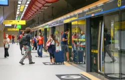 Alarme de bomba fecha esta��es do metr� em S�o Paulo, mas era s� uma mala