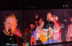 Zach Bryan quebra recorde de p�blico em est�dio dos EUA e causa pol�mica com camiseta pr�-Palestina