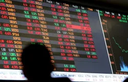 D�lar cai a R$ 5 e bolsa bate recorde de 200 mil pontos ap�s elei��o