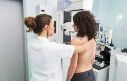 5 H�bitos do Dia a Dia que Podem Aumentar ou Diminuir o Risco de C�ncer de Mama