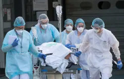 Coronav�rus 'American Covid' dispara no Reino Unido com sintomas graves e aumento de 400% nos hospitais