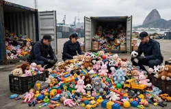 Fisco apreende 135 toneladas de brinquedos contrabandeados da China no Rio de Janeiro
