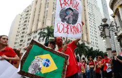 Estudantes marcham no Rio de Janeiro para pedir voto em Lula