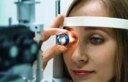 Chegou aos 40 anos? Confira por que medir a press�o dos olhos � vital para evitar a cegueira