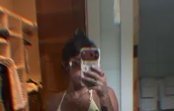 Ella Langley impressiona f�s com selfie em biqu�ni e piada sobre viraliza��o
