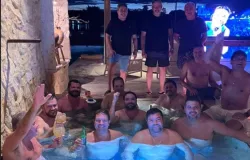 Pol�cia Federal investiga quem vazou foto �ntima de senador em piscina com colegas