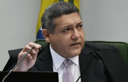 Justi�a Eleitoral derruba canal de Janones no WhatsApp para barrar fake news sobre Fl�vio Bolsonaro