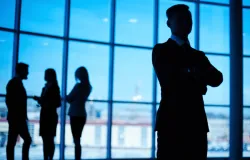 L�deres devem focar no coletivo e assumir responsabilidades em vez de culpar equipes em momentos de crise