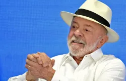 Lula perdoa d�vida de 3,6 milh�es de pequenos lojistas e vendedores