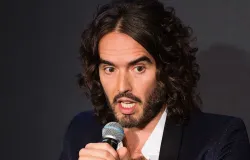 Julgamento de Russell Brand: comediante teria se despido e feito imita��es de 'Basil Fawlty' antes de estupro