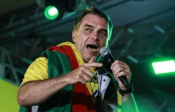 Fl�vio Bolsonaro promete mudar regras de trabalho se vencer, diz a empres�rios