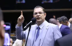 L�der do PL promete brigar por mudan�a nas regras de pagamento de horas trabalhadas em 2027