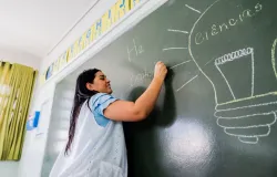 Falta de valoriza��o amea�a futuro do ensino no Brasil com d�ficit de 235 mil professores