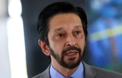 Chuvas extremas alagam centro de S�o Paulo e deixam carros destru�dos, culpa volume de �gua, diz Nunes