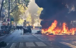 Caos e viol�ncia tomam Fran�a ap�s protestos contra custo de vida