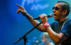 Jorge Ben Jor chora no palco e faz 50 mil pessoas dan�arem em show hist�rico